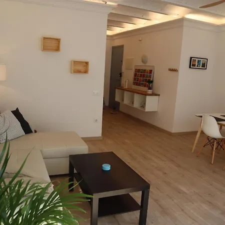 Διαμέρισμα Cosy Flat Next To The ! Καλέλα